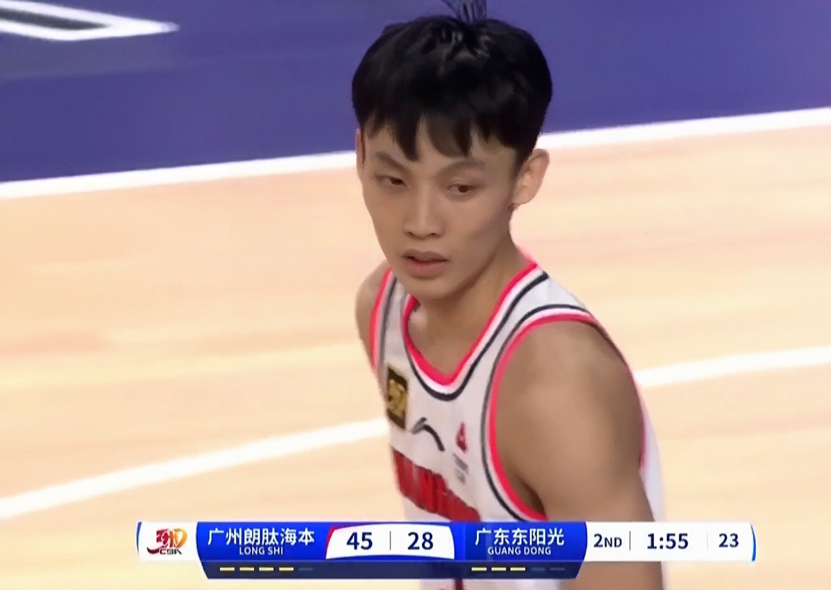 包含广东宏远训练开放日，今晚绝杀压哨引欢呼，CBA常规赛在即，身体对抗强度拉满的词条