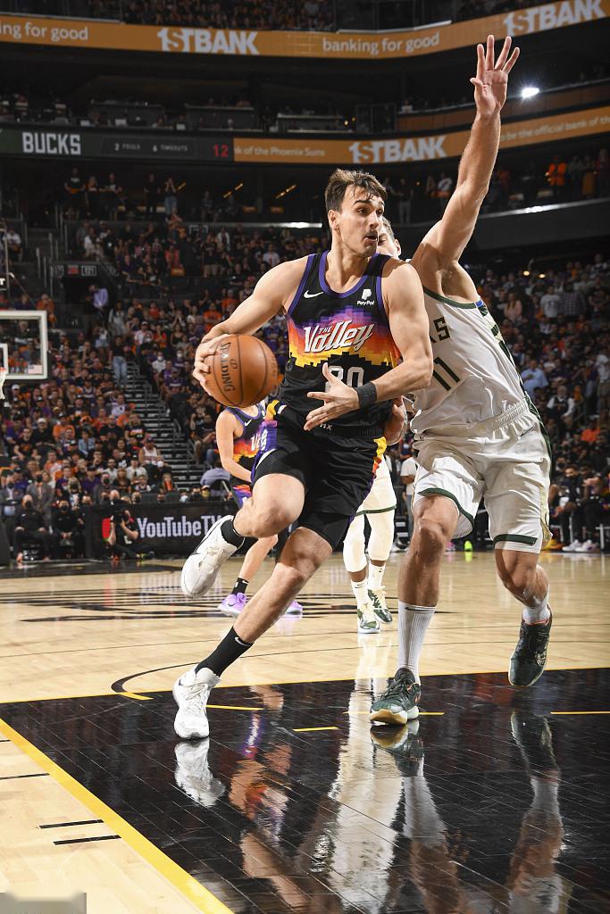 里程碑夜菲尼克斯太阳远射贴柱,欧冠赛后刷纪录,目标明确,资深球员宣示担当的简单介绍 里程碑夜菲尼克斯太阳远射贴柱,欧冠赛后刷纪录,目标明确,资深球员宣示担当的简单介绍