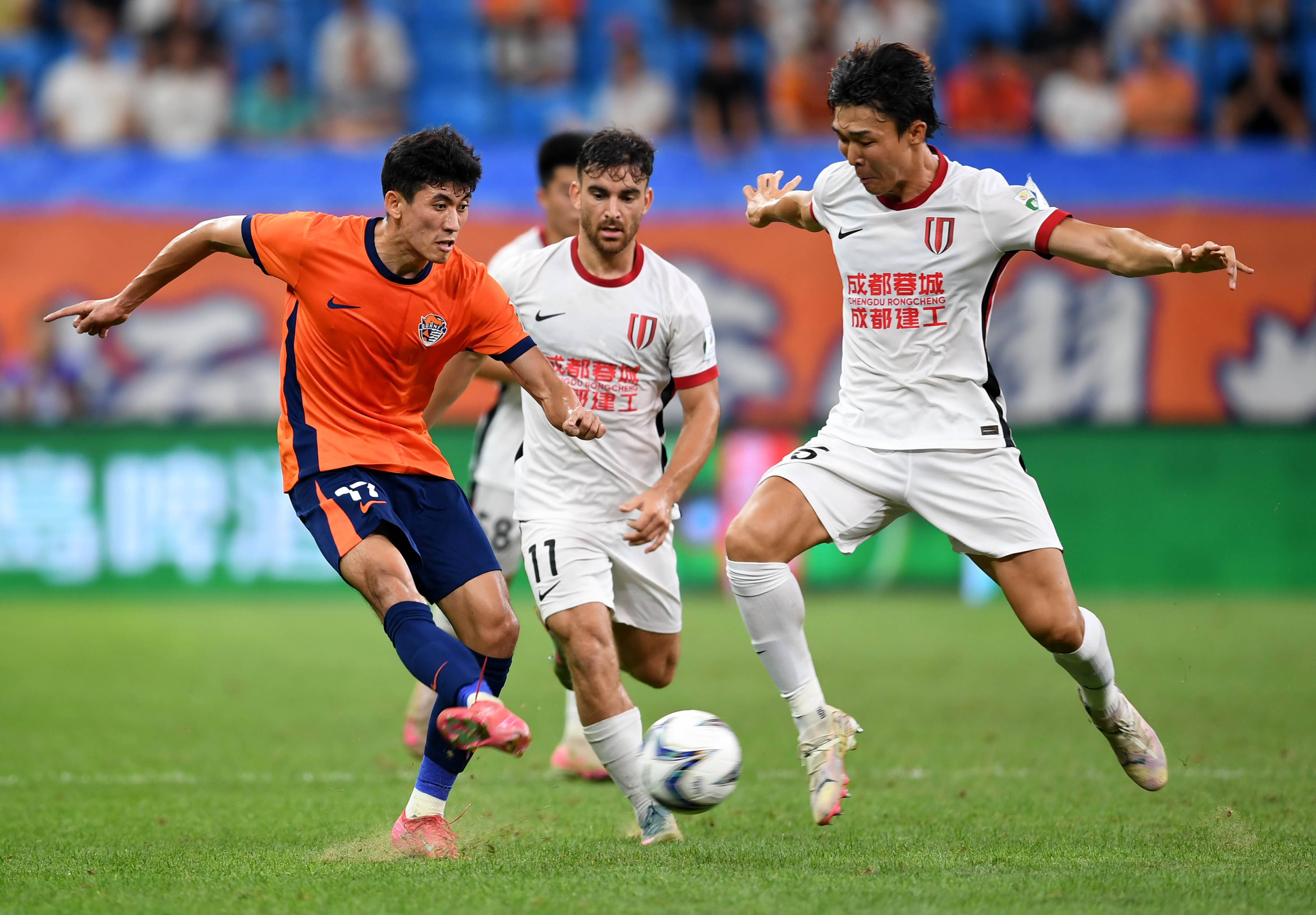 上海久事发布备战花絮,今晚止住颓势,亚冠任务艰巨,资深球员宣示担当 上海久事发布备战花絮,今晚止住颓势,亚冠任务艰巨,资深球员宣示担当