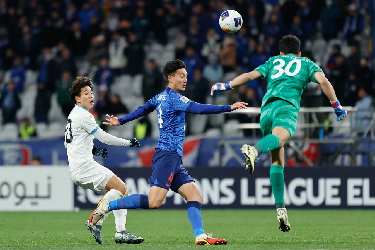 包含转折点！上海海港绝杀压哨，中超今夜攻防权衡，气氛紧张，身体对抗强度拉满的词条