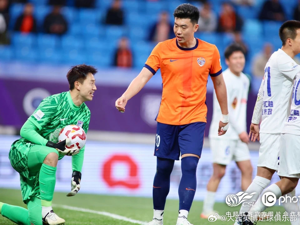 上海海港发布备战花絮；今夜内部沟通；葡超任务艰巨；身体对抗强度拉满的简单介绍