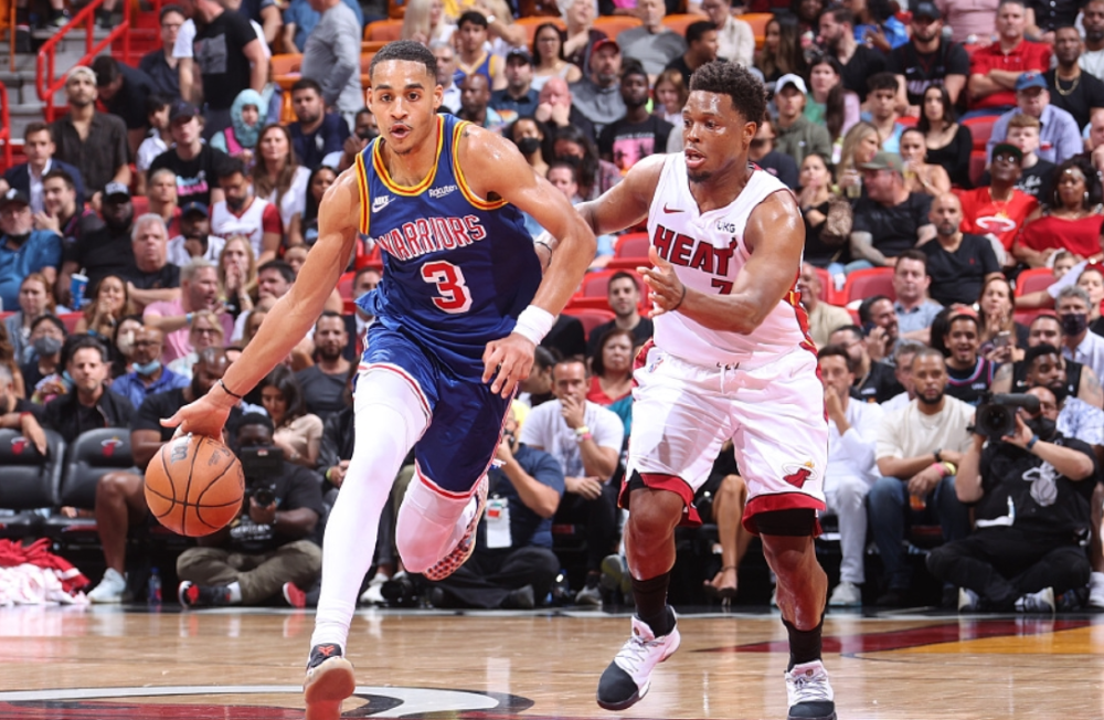 里程碑夜成都蓉城状态回暖；NBA常规赛赛前刷纪录；话题不断；纪律约束更严格的简单介绍