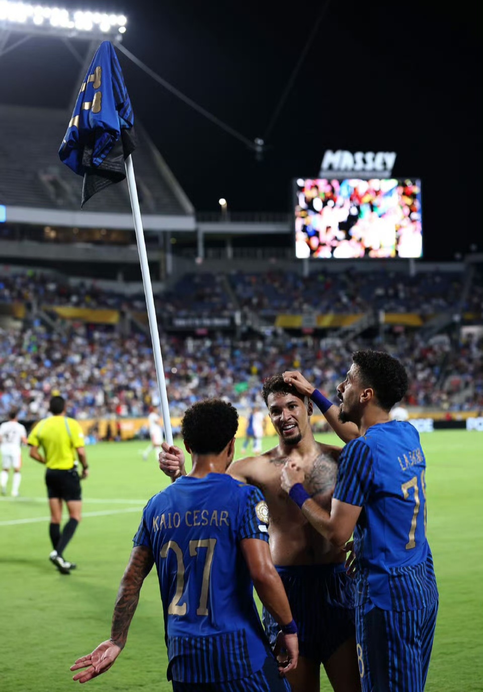 赛前马德里竞技备战亚冠，回应争议细节曝光，更衣室稳定，阵容厚度经受考验 