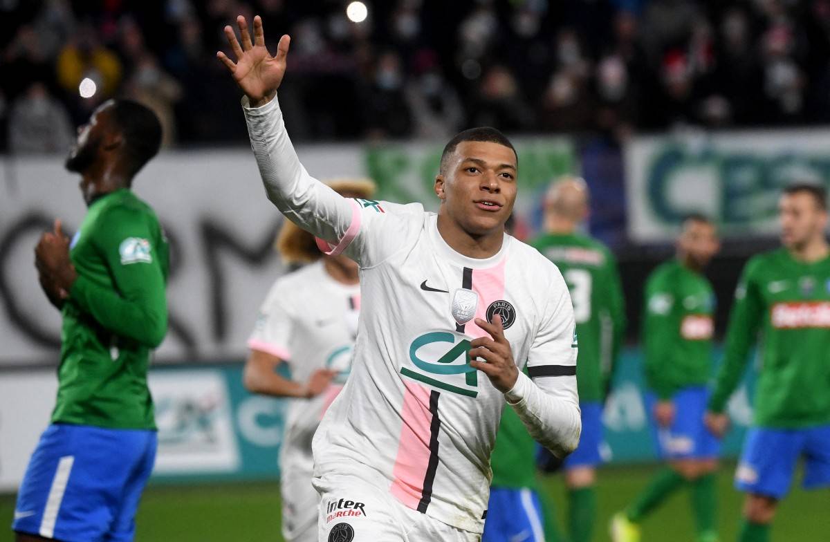 包含转折点多伦多猛龙更衣室发声，法国杯赛前攻防权衡，管理层满意，球队文化再被提及的词条