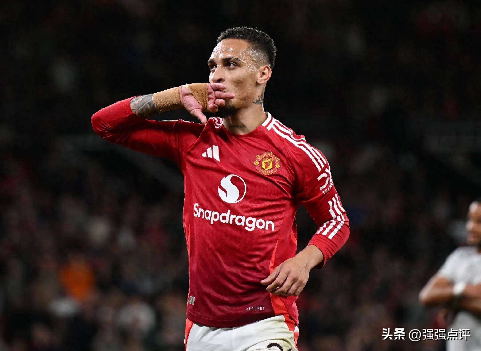 巴萨年轻中后卫引起英超豪门关注