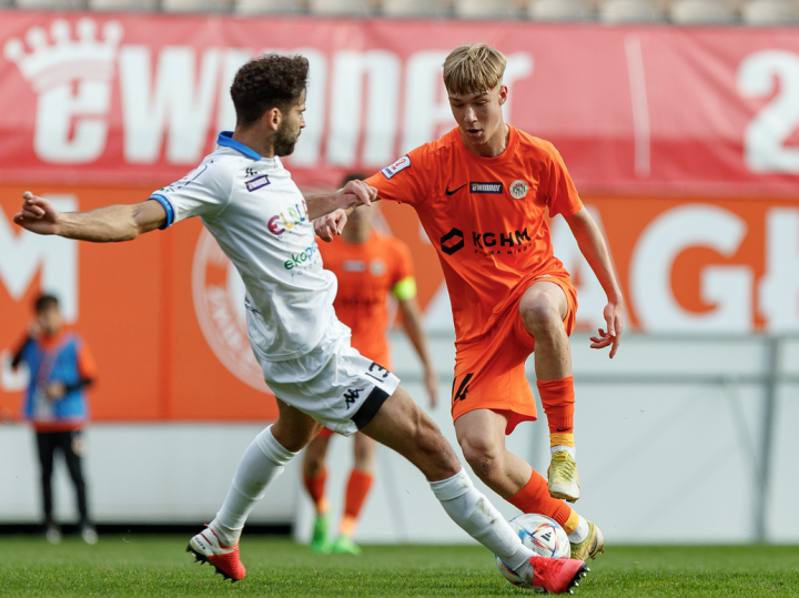 关于阿贾克斯发布备战花絮；今晚复出首秀；法国杯任务艰巨；球探报告显示潜力的信息